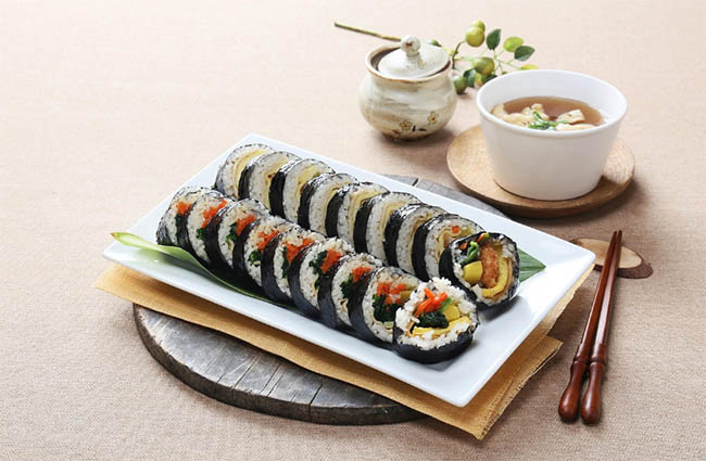 Your Essential Korean Food Guide for Foreigners 2 Kimbap (김밥)