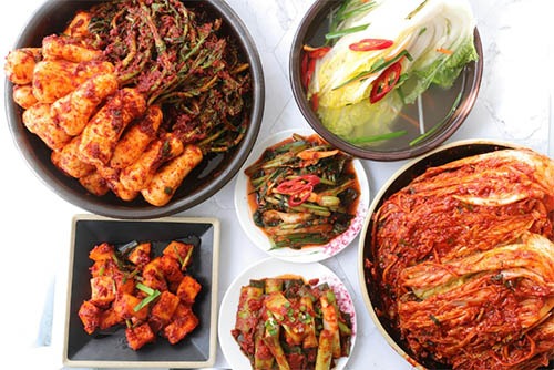 The Korean Foods That Surprise Foreigners the Most 2 Types of Korean Kimchi
