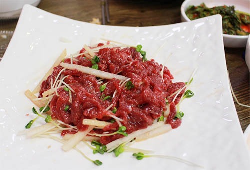 The Korean Foods That Surprise Foreigners the Most 3 Beef Yukhoe