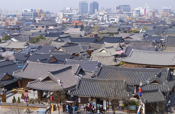 Your Insider Guide to Korean Traditional Guesthouses (Hanok Stays) 1 Jeonju Hanok Village